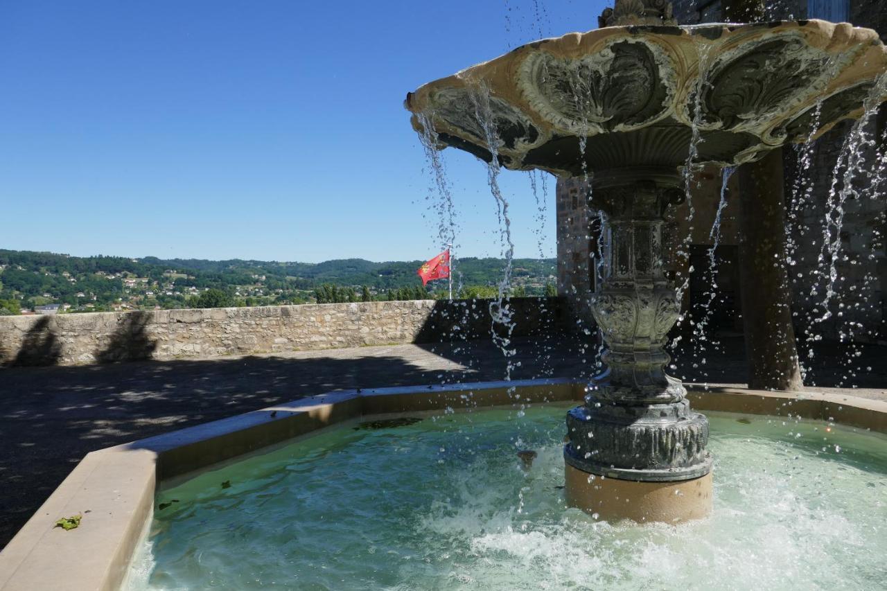 Hotel Grand Confort Le Moulin Rouge Terrasson-Lavilledieu Exterior photo