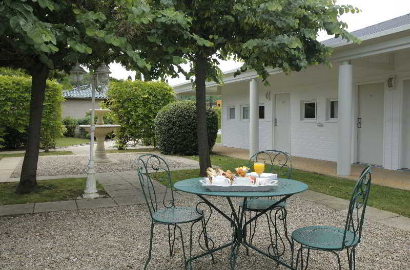 Hotel Grand Confort Le Moulin Rouge Terrasson-Lavilledieu Exterior photo